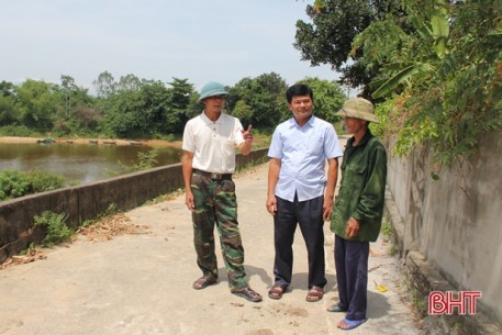 Xóm làng thêm giàu đẹp nhờ người đứng đầu tận tâm, gương mẫu