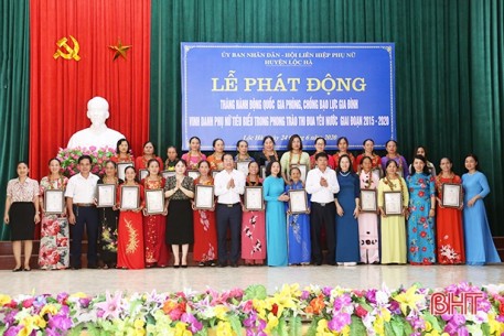 Lộc Hà vinh danh 30 phụ nữ tiêu biểu trong phong trào thi đua yêu nước