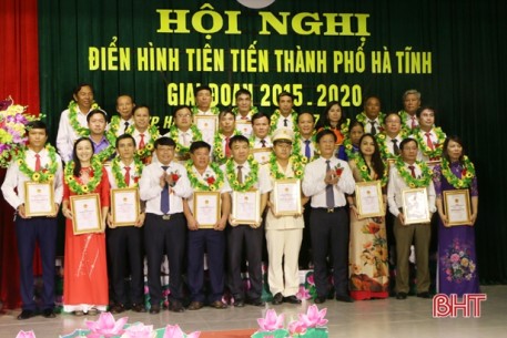 Thành phố Hà Tĩnh vinh danh 57 tập thể, cá nhân điển hình tiên tiến