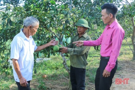 Trưởng thôn nhiệt tình “mách nước” cho bà con làm kinh tế, xóa đói nghèo