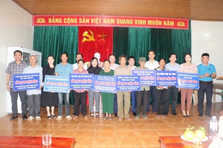 Ngành Y tế Hà Tĩnh hỗ trợ hơn 400 triệu đồng xây dựng nông thôn mới ở xã Hương Thủy, huyện Hương Khê