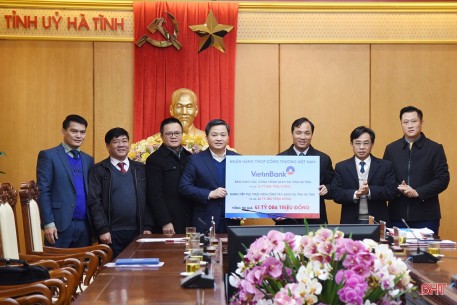 VietinBank trao hỗ trợ Hà Tĩnh hơn 41 tỷ đồng
