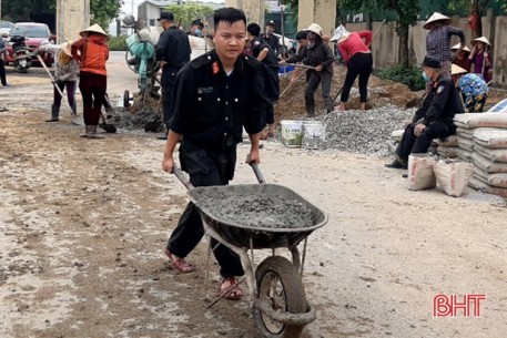 Ngày cuối tuần, Lộc Hà đồng loạt ra quân xây dựng nông thôn mới