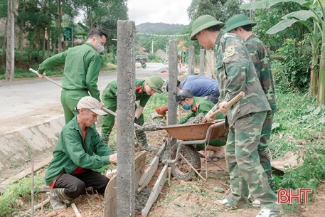 Lực lượng vũ trang Hà Tĩnh giúp xã biên giới xây dựng khu dân cư kiểu mẫu