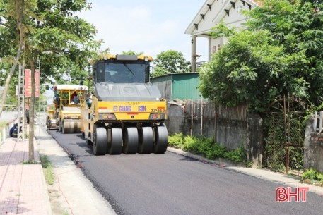 Huy động tối đa nguồn lực, thảm nhựa hơn 22km đường GTNT ở Nghi Xuân