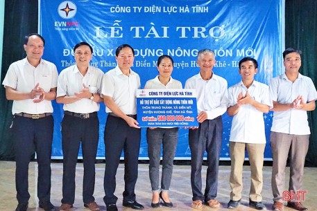 Điện lực Hà Tĩnh hỗ trợ vùng “rốn lũ” Hương Khê 560 triệu đồng xây khu dân cư mẫu