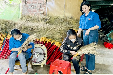 HTX chổi đót Hương Sơn tạo việc làm cho lao động nông thôn