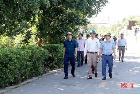 Đoàn công tác tỉnh Quảng Trị tham quan huyện nông thôn mới Cẩm Xuyên