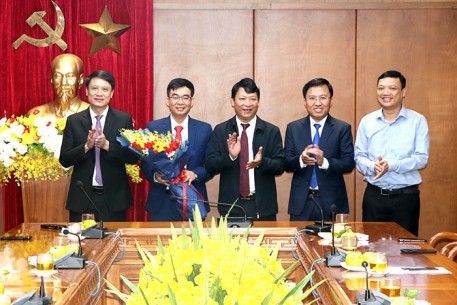 Tổ chức tiếp nhận công chức thuyên chuyển công tác đến Văn phòng Tỉnh ủy Hà Tĩnh