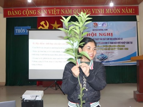 Huyện đoàn Hương Sơn: Tập huấn chuyển giao kỹ thuật trồng cam hữu cơ