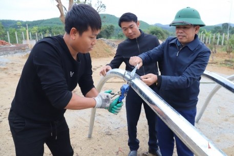 Xã Quang Diệm, huyện Hương Sơn: Lắp đặt đường điện “Thắp sáng làng quê” trị giá 1 tỷ đồng