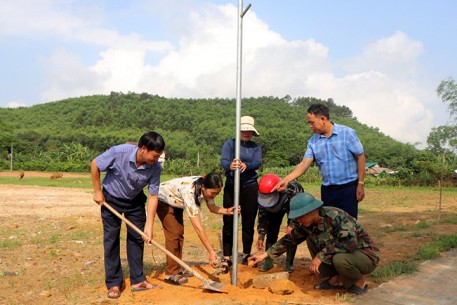 Xã Quang Diệm xây dựng 3km đường điện thắp sáng làng quê