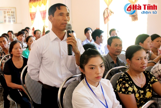 Cử tri Trần Đình Quang (thôn 3, xã Xuân Lĩnh): Các công trình xây dựng cơ bản nhanh chóng xuống cấp nhưng chưa có sự điều tra, xử lý kiên quyết. Cần có quy định cụ thể và nâng cao vai trò giám sát cộng đồng của các địa phương được hưởng lợi.