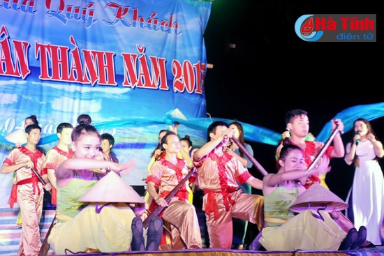 Chương trình văn nghệ đêm khai hội mùa du lịch biển Hà Tĩnh năm 2015