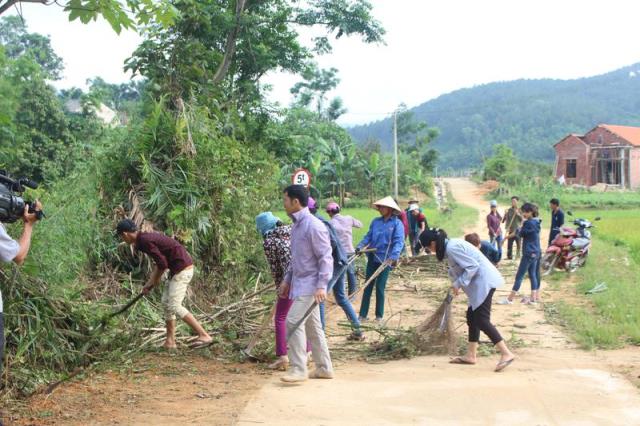 Nhân dân xã Đức Liên phát sẽ hành lang giao thông nông thôn