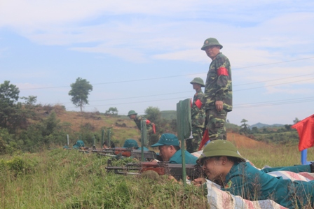 Kiểm tra bắn đạn thật cho lực lượng tự vệ khối cơ quan