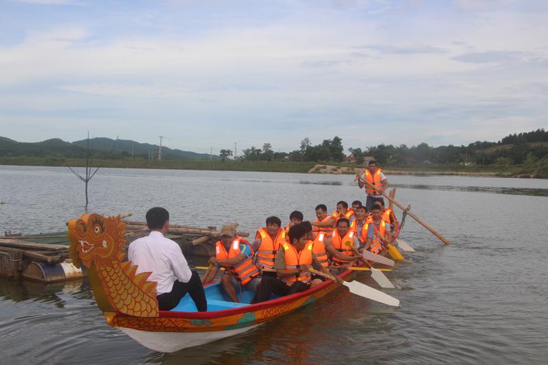 Các đội thuyền tích cực tập luyện để tham gia giải đấu