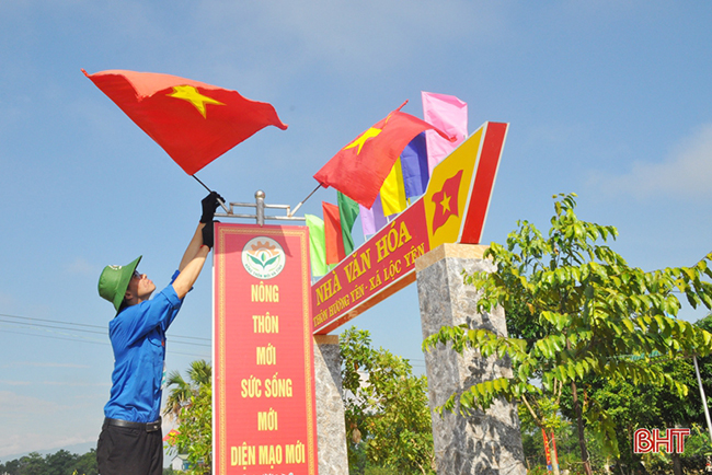 Sinh viên Hà Nội dành ngày nghỉ hè làm nông thôn mới tại nơi nóng nhất Hà Tĩnh