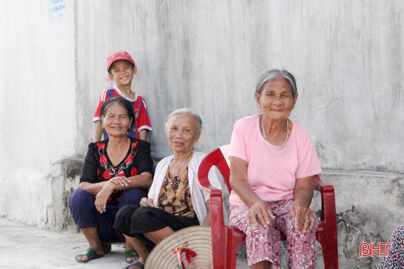 Người thương binh dỡ nhà, hiến đất mở đường ở Hà Tĩnh: “Tôi xem cống hiến của mình như một bông hoa dâng Đảng”