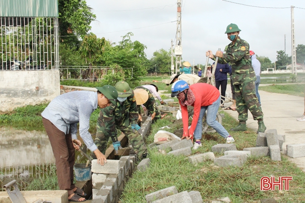 Lộc Hà ra quân làm nông thôn mới mừng thành công Đại hội Đảng bộ huyện