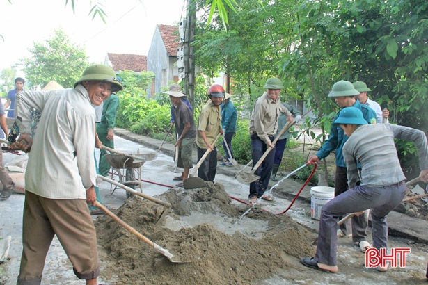 Lộc Hà ra quân làm nông thôn mới mừng thành công Đại hội Đảng bộ huyện