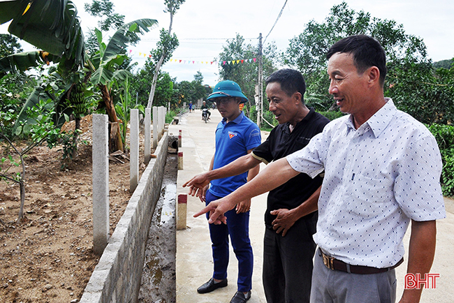 Xóm đạo miền núi Hà Tĩnh xây dựng NTM kiểu mẫu: Càng làm càng thấy đẹp, người dân thêm phấn khởi!