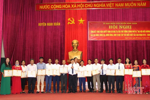 Nghi Xuân vinh danh 39 gia đình, dòng họ và cộng đồng học tập