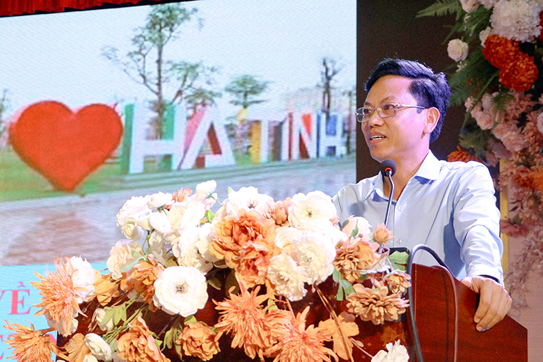 anh 3 ong tran dinh hung truong phong khoa giao van hoa van nghe ban tuyen giao va dan van tinh uy ha tinh trao doi cac van de lien quan tai hoi nghi