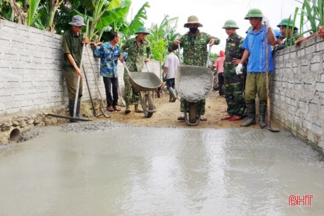 Bộ đội Biên phòng Hà Tĩnh ra quân giúp xã Kỳ Nam xây dựng nông thôn mới