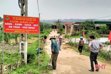 Nông dân Hà Tĩnh “gác lễ”, nô nức xây công trình chào mừng đại hội Đảng