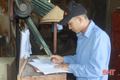 Từ anh thợ mộc thành điển hình tiên tiến trong lao động sản xuất ở Hà Tĩnh