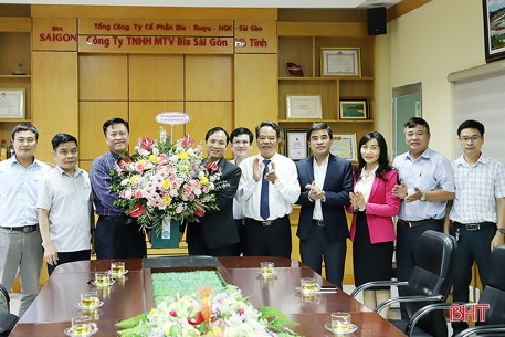 Phó Bí thư Thường trực Tỉnh ủy chúc mừng ngày Doanh nhân Việt Nam