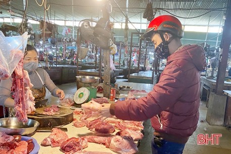 Giá thịt lợn tại chợ dân sinh Hà Tĩnh thấp nhất trong năm