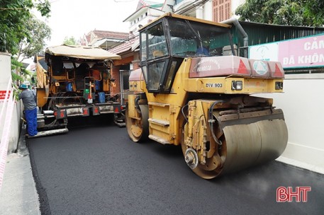 Chủ tịch UBND tỉnh Hà Tĩnh phát động phong trào làm đường giao thông