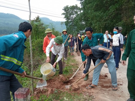 Đức Lạng: Nhân dân phấn khởi hưởng ứng tết trồng cây đầu xuân