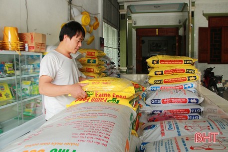 Giá thức ăn tăng “chóng mặt” làm khó người chăn nuôi Hà Tĩnh