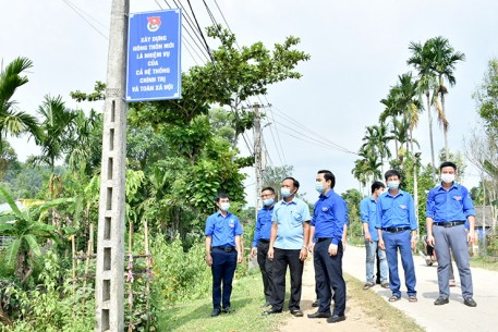 Tỉnh đoàn Hà Tĩnh đồng hành xã Hòa Hải xây dựng tiêu chí Môi trường