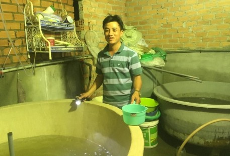 Sống khỏe với nghề thuần dưỡng tôm giống