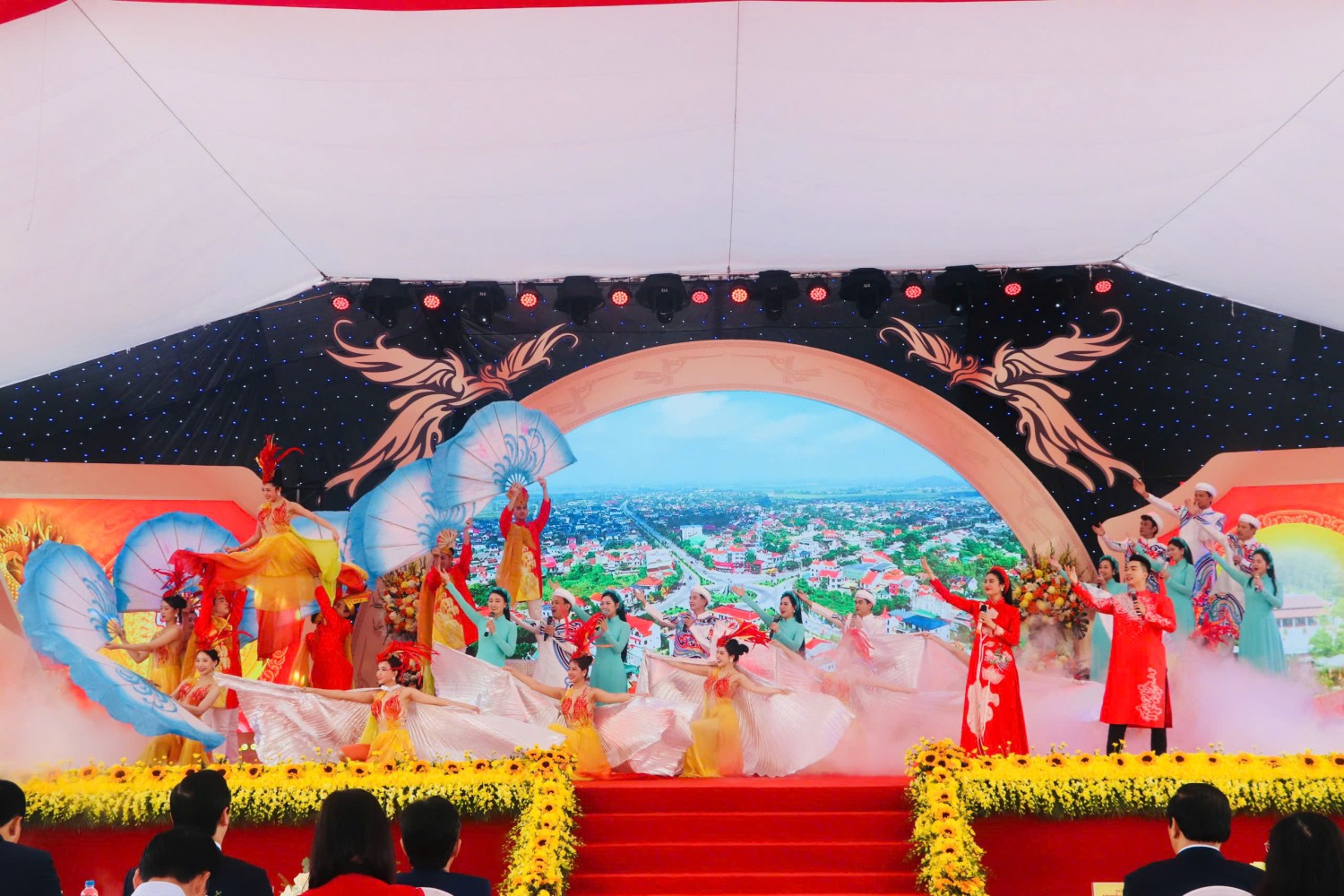 anh 4 chuong trinh nghe thuat huyen thoai dat phuong hoang tiet muc ha tinh dat phuong hoang